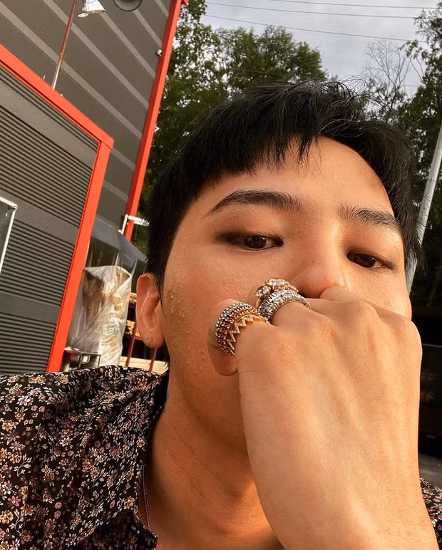 Đỉnh như G-Dragon: Chụp selfie khoe mặt mụn cũng sắp thành xu hướng mới ảnh 2