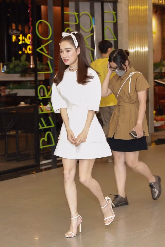 Bất ngờ với phản ứng của nhiều netizen trước màn bật khóc xin lỗi vì đến muộn của Nhã Phương ảnh 1