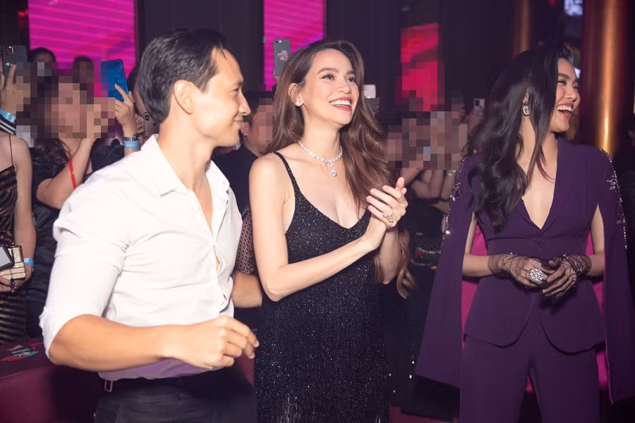 Lần đầu tiên từ khi có tin đồn mang thai, Hồ Ngọc Hà công khai khoe bụng bầu ảnh 5