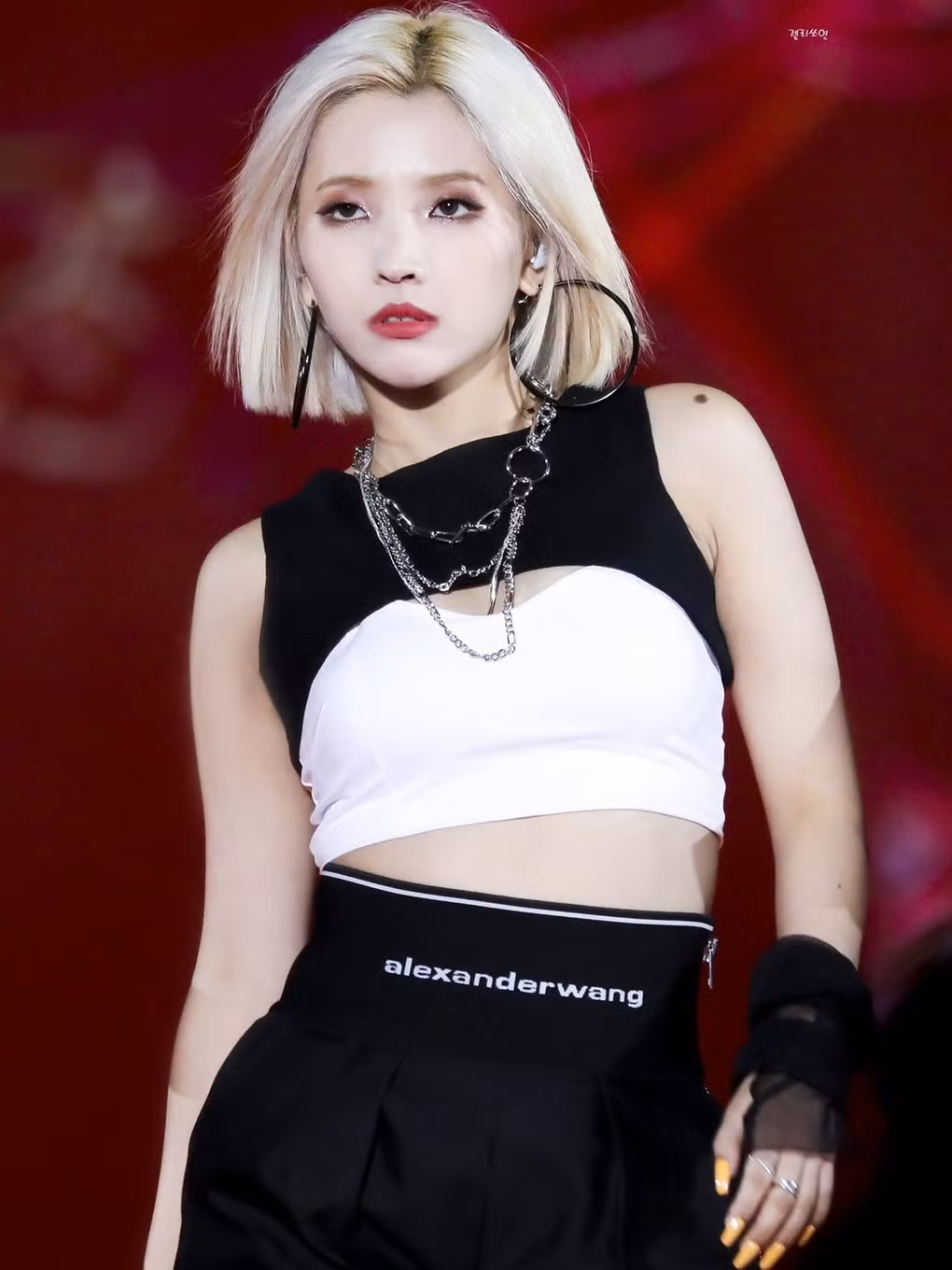 Loạt nữ idol sở hữu đôi môi hình tam giác quyến rũ đang là trend cực “hot” ở Hàn Quốc ảnh 2