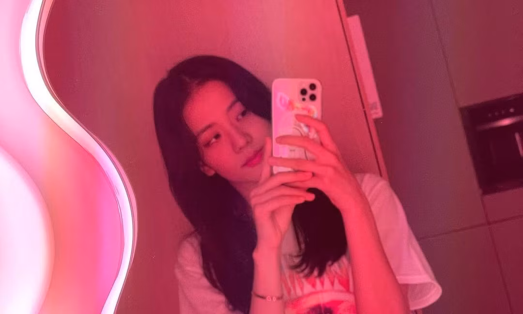 Nhìn lại 7749 kiểu tóc của Jennie: Ngay cả kiểu kỳ quặc nhất cũng vẫn thấy xinh ảnh 16 Nhìn lại 7749 kiểu tóc của Jennie: Ngay cả kiểu kỳ quặc nhất cũng vẫn thấy xinh ảnh 16