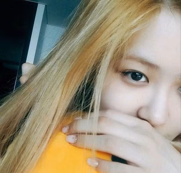 Da trắng mịn màng nhưng vì đâu mà Rosé ngại khoe mặt mộc nhất nhóm BLACKPINK? ảnh 6