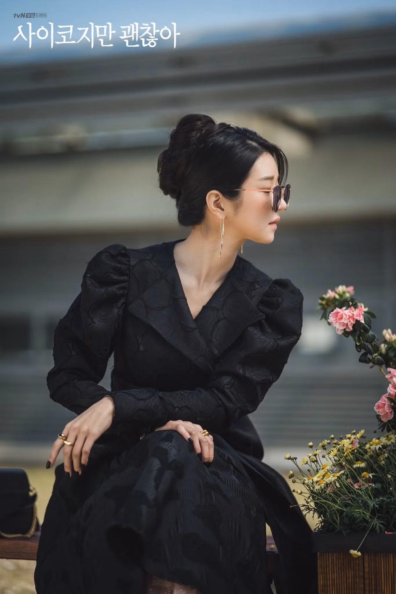 Mặc váy đầm được khen đẹp bao nhiêu nhưng khi diện quần thì Seo Ye Ji lại mất điểm ảnh 7