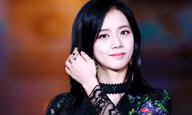 Cùng biến quần thành áo ống, cớ sao stylist BLACKPINK được khen còn stylist ITZY bị chê? ảnh 9