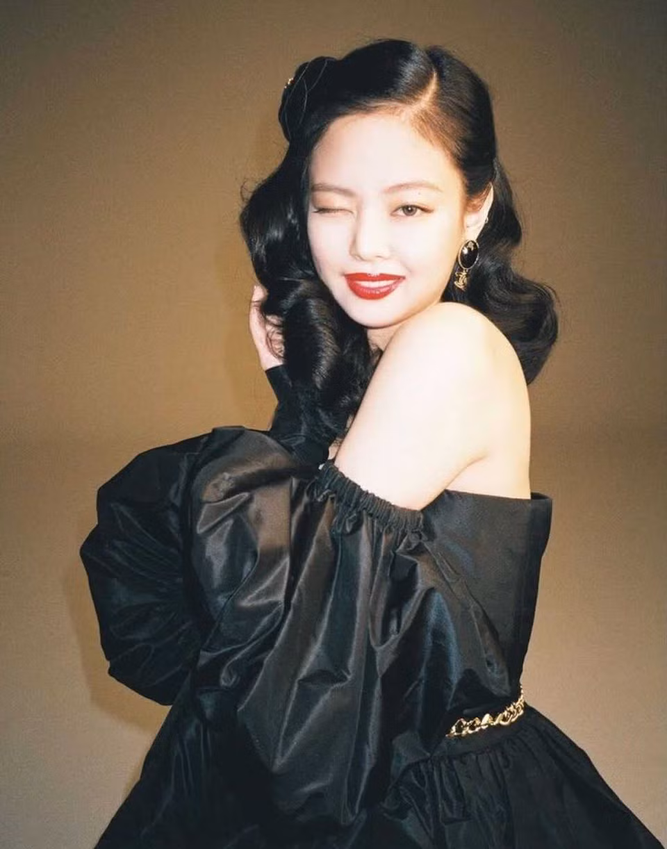Nhìn lại 7749 kiểu tóc của Jennie: Ngay cả kiểu kỳ quặc nhất cũng vẫn thấy xinh ảnh 15