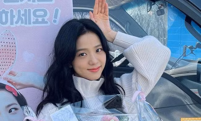Hỏi nhanh đáp gọn với Lisa: Thứ gì quan trọng hơn cả tóc mái trị giá 200 tỷ đồng? ảnh 8 Hỏi nhanh đáp gọn với Lisa: Thứ gì quan trọng hơn cả tóc mái trị giá 200 tỷ đồng? ảnh 8