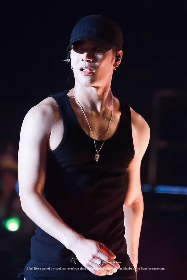 Từ Baekho (NU’EST) đến Jaehyun (NCT) - màn khoe cơ bụng đỉnh cao của các nam thần K-Pop ảnh 3