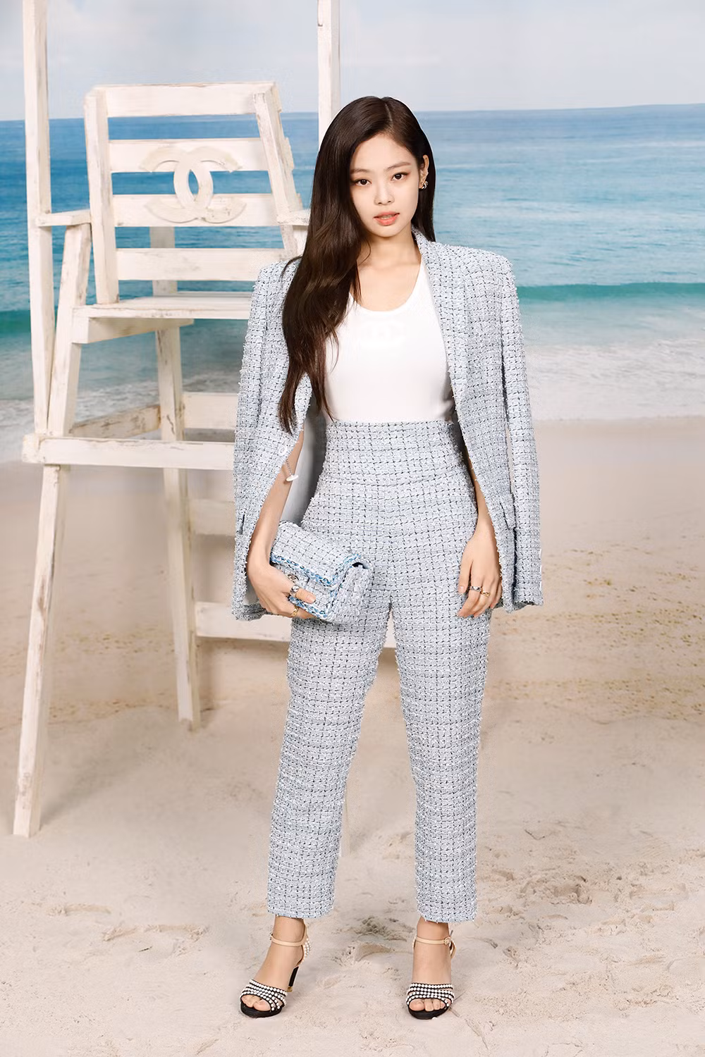 Hết đụng hàng ở show thời trang, Phí Phương Anh lại bị nghi sao chép Jennie trong MV mới ảnh 6