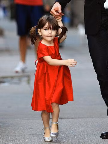 Suri Cruise: “Rich kid” kiêu sa ngày nào đã trở thành Lọ Lem giản dị mà hạnh phúc ảnh 4