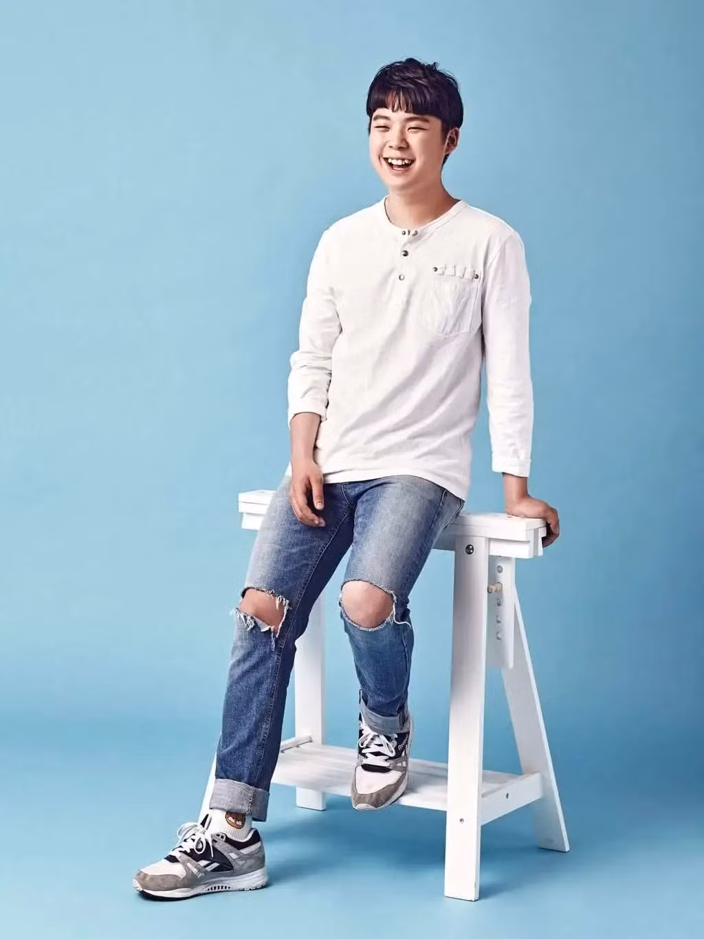 Nam idol K-Pop khiến netizen tranh cãi: Lột xác nhờ giảm cân hay đụng dao kéo? ảnh 2