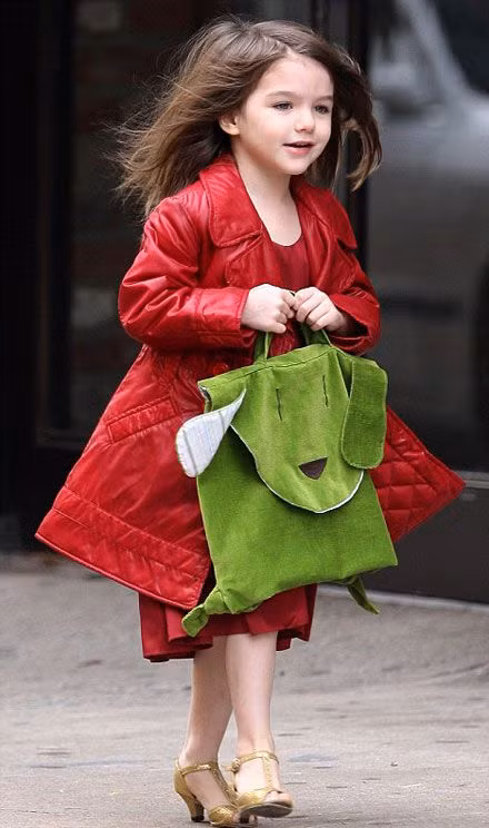 Suri Cruise: “Rich kid” kiêu sa ngày nào đã trở thành Lọ Lem giản dị mà hạnh phúc ảnh 2