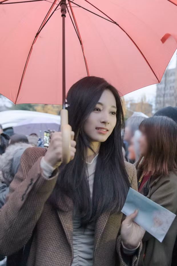 Ngược đời như Tzuyu (TWICE): Gặp bên ngoài còn xinh đẹp hơn ảnh đã qua chỉnh sửa ảnh 7
