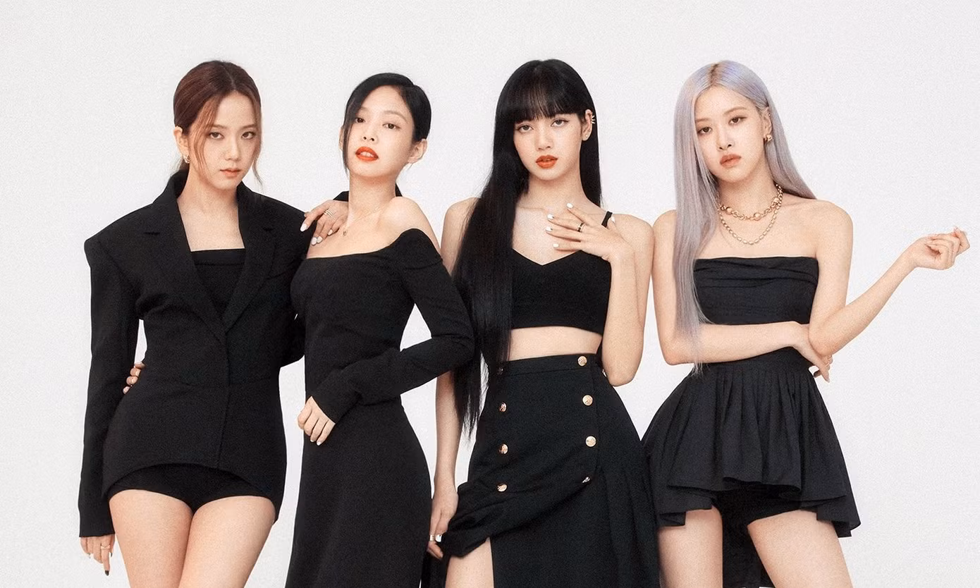 Cạn lời với phong cách mới của Jennie: Từ kiểu tóc đến trang phục đều dị đến không tưởng ảnh 8
