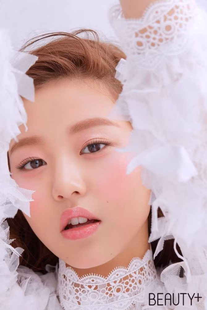 Loạt nữ idol sở hữu đôi môi hình tam giác quyến rũ đang là trend cực “hot” ở Hàn Quốc ảnh 5