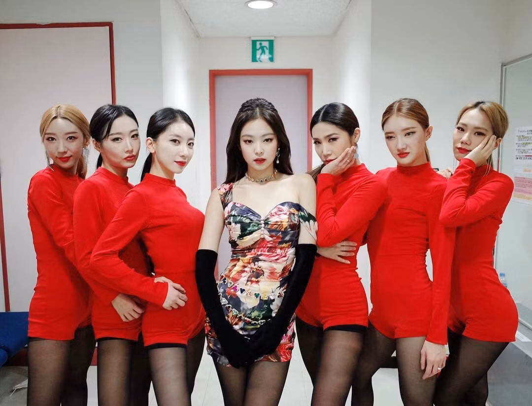 Hiếm hoi lắm stylist BLACKPINK mới chọn nhầm đồ diễn, lại đúng màn solo của Rosé ảnh 5