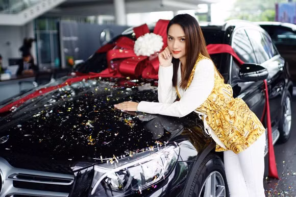 Hương Giang khoe xế hộp sang trọng mới tậu, bổ sung chiếc thứ 4 vào bộ sưu tập xe hơi tiền tỷ - Ảnh 5.