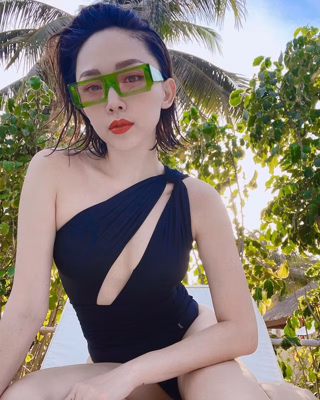 Chưa vội sinh con, mỹ nhân nóng bỏng bậc nhất Vbiz ngày càng sexy - 1