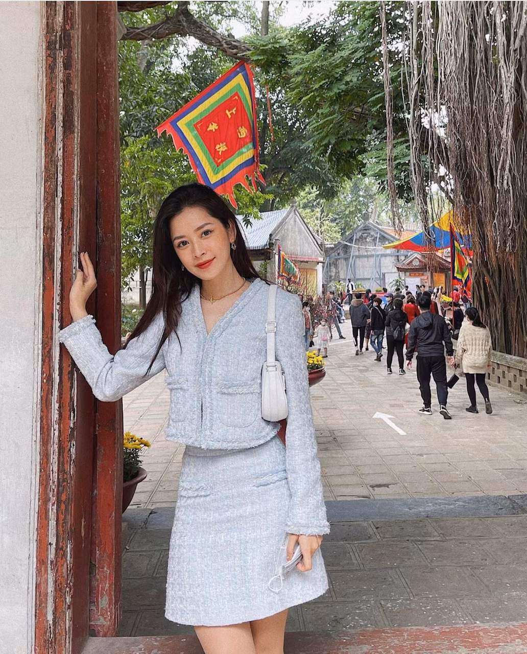 “Sao” Việt diện đồ và trang điểm cho dịp Tết Tân Sửu 2021: Áo dài tay phồng và bộ suit lên ngôi ảnh 15