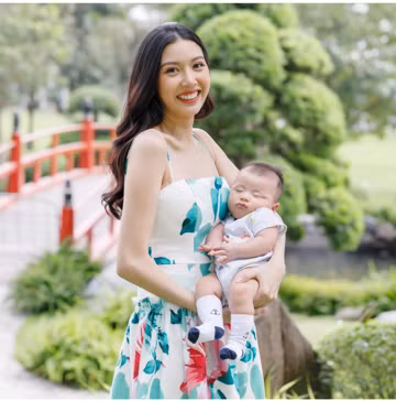 Á hậu Thúy Vân khoe “thiên thần”, cư dân mạng lại “sốt” với đôi bàn tay nhỏ “thần thánh“ ảnh 6