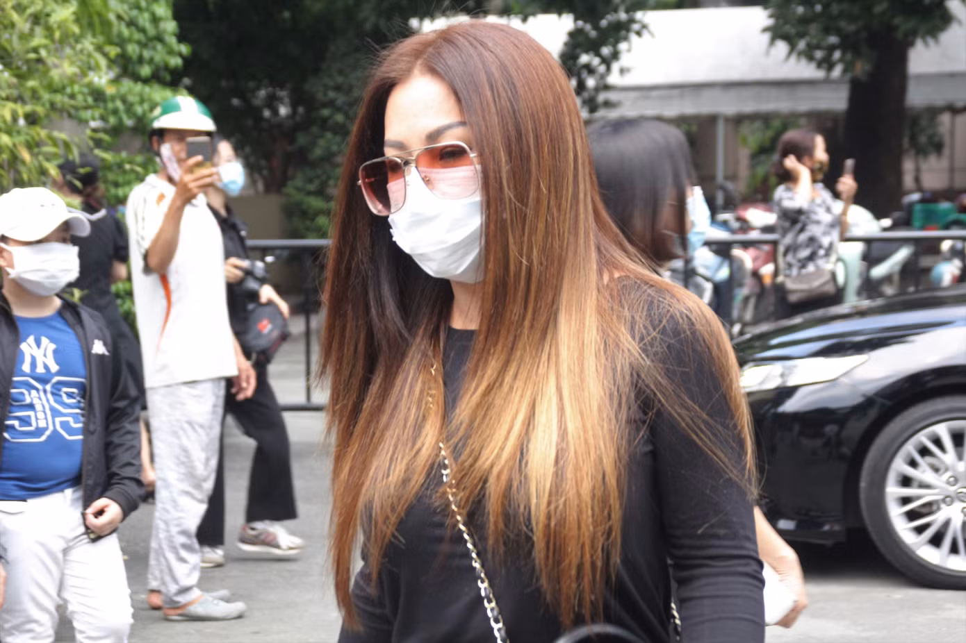 Ngày buồn cuối năm của showbiz Việt: Đông đảo nghệ sĩ đến tiễn biệt danh hài Chí Tài ảnh 16