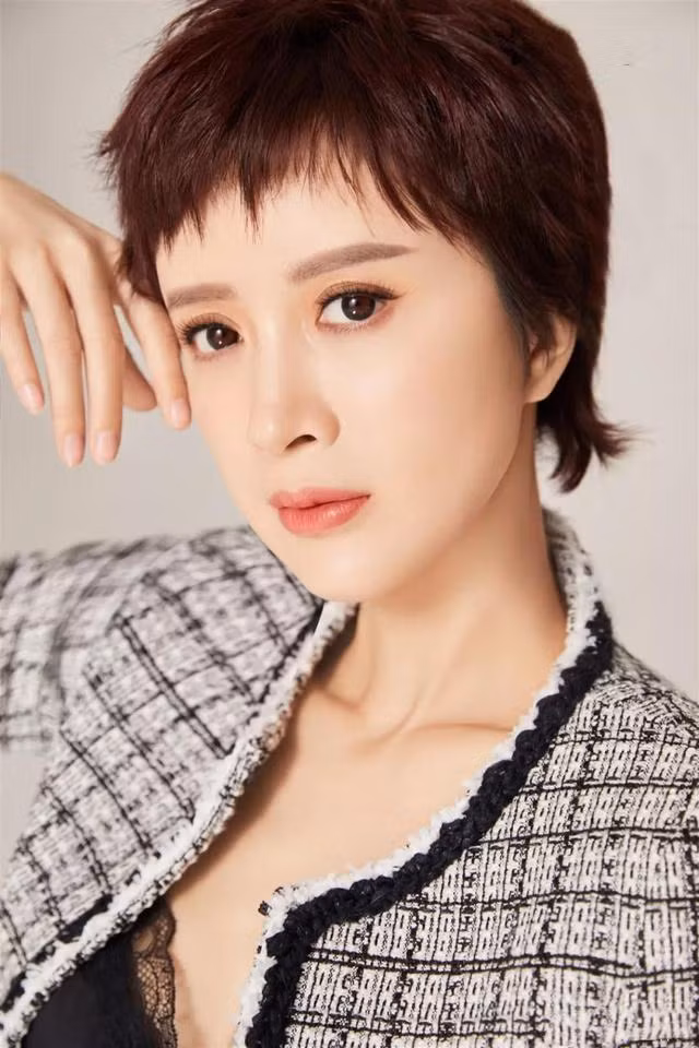 Hình ảnh mới nhất của mỹ nhân Tây Du Ký từng bị đồn là gái gọi, cặp kè Trương Quốc Lập ảnh 4