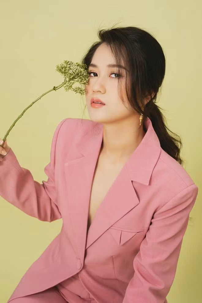 Thu Trang, Nhã Phương, Lâm Vỹ Dạ - hội nữ chủ tịch đa năng của showbiz Việt ảnh 7
