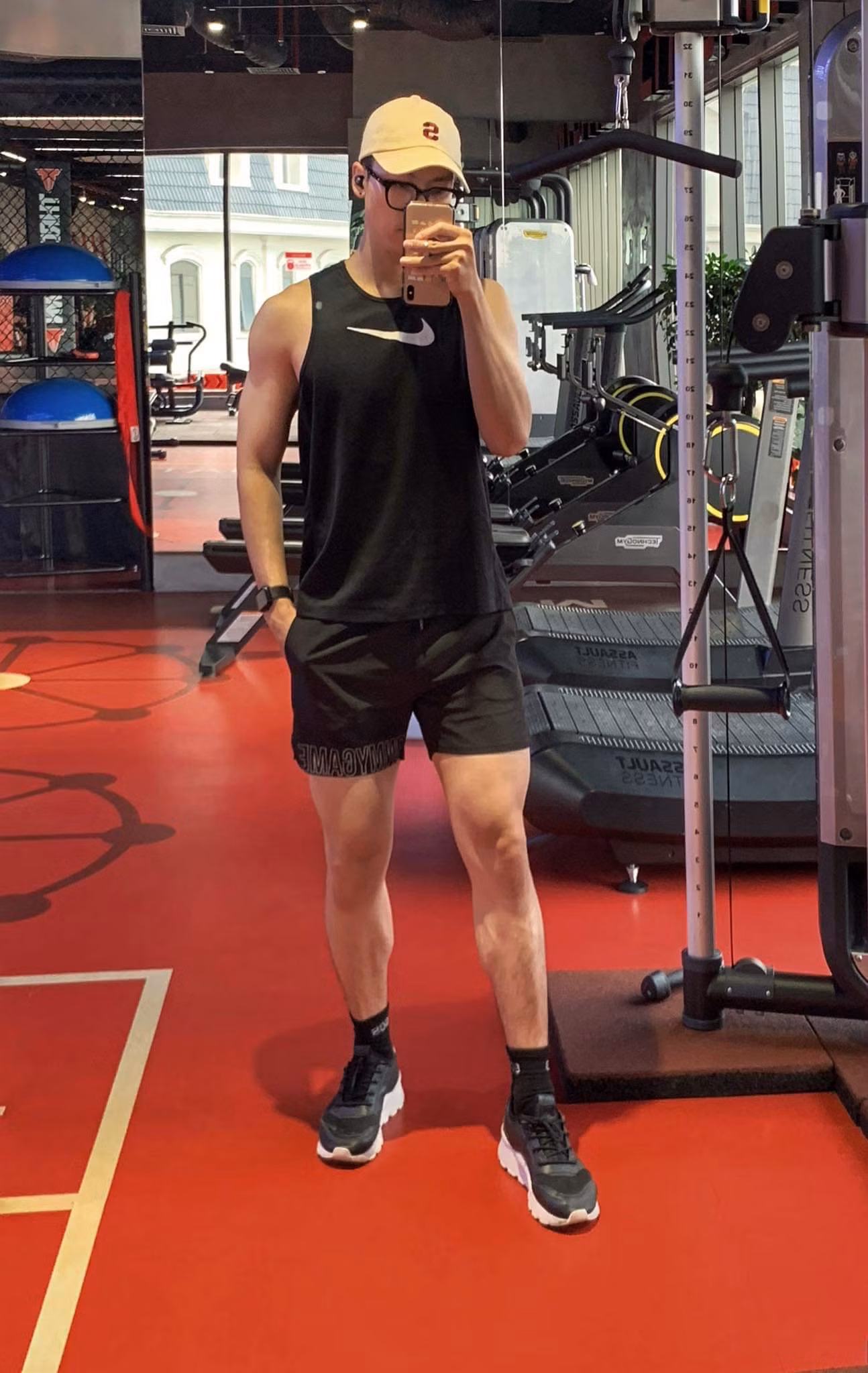 Giới trẻ Sài Gòn nô nức khoe ảnh "check-in" trở lại phòng gym đầy khí thế ảnh 3