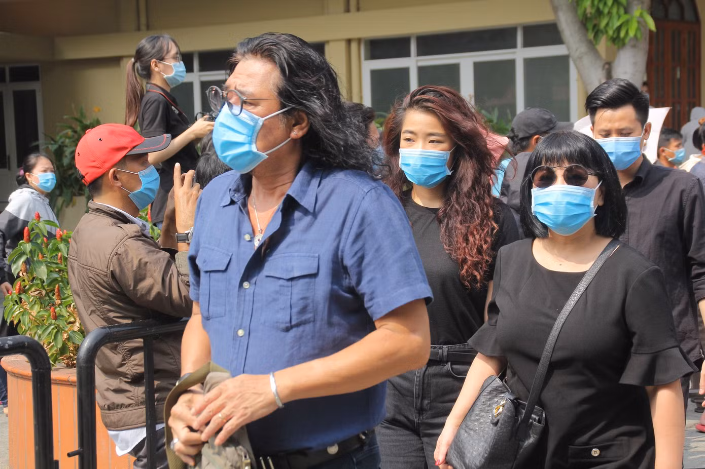 Thu Trang, Tiến Luật cùng nhiều nghệ sĩ đến viếng và tiễn đưa cố nghệ sĩ Chí Tài ảnh 7