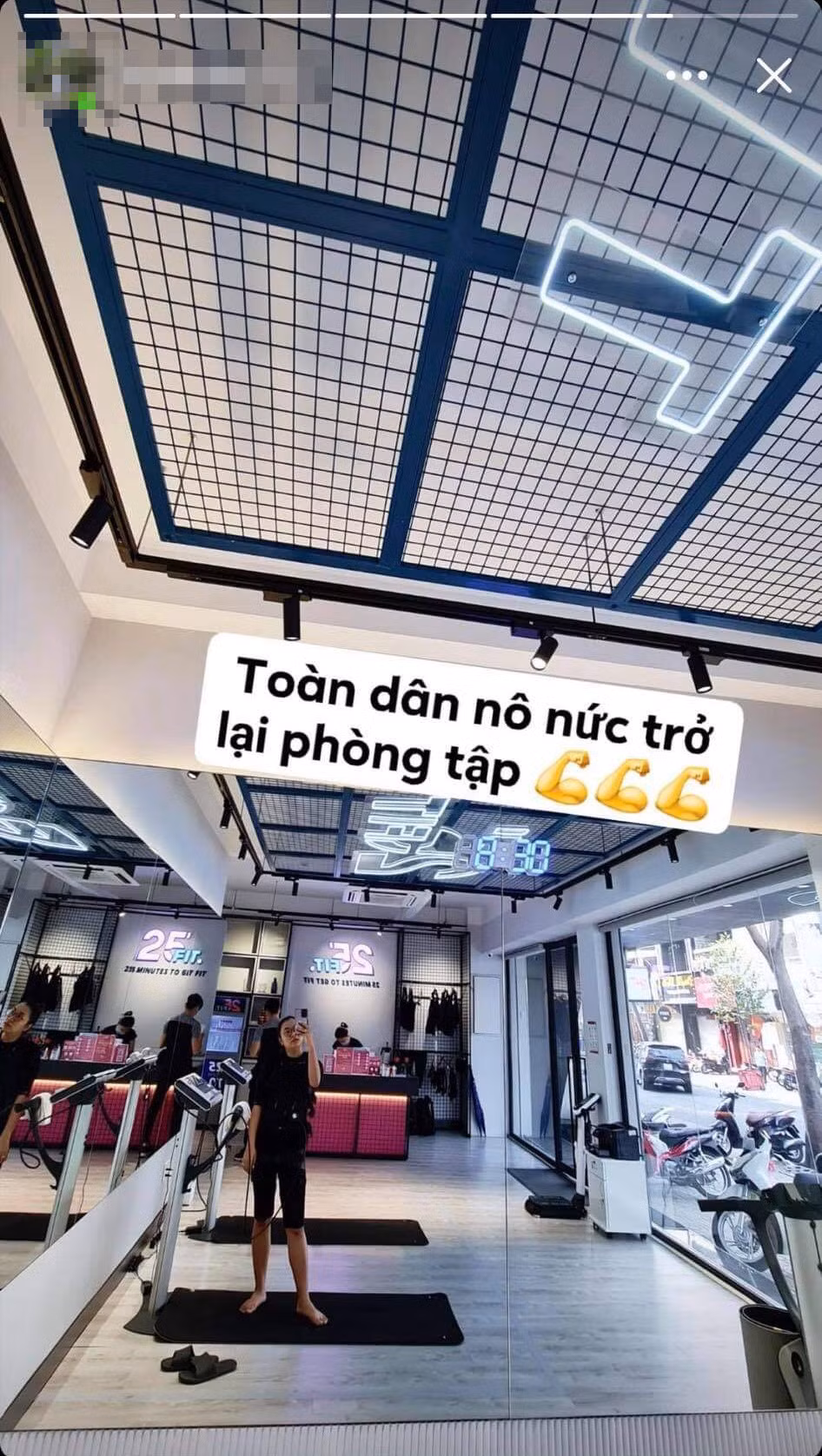 Giới trẻ Sài Gòn nô nức khoe ảnh "check-in" trở lại phòng gym đầy khí thế ảnh 2