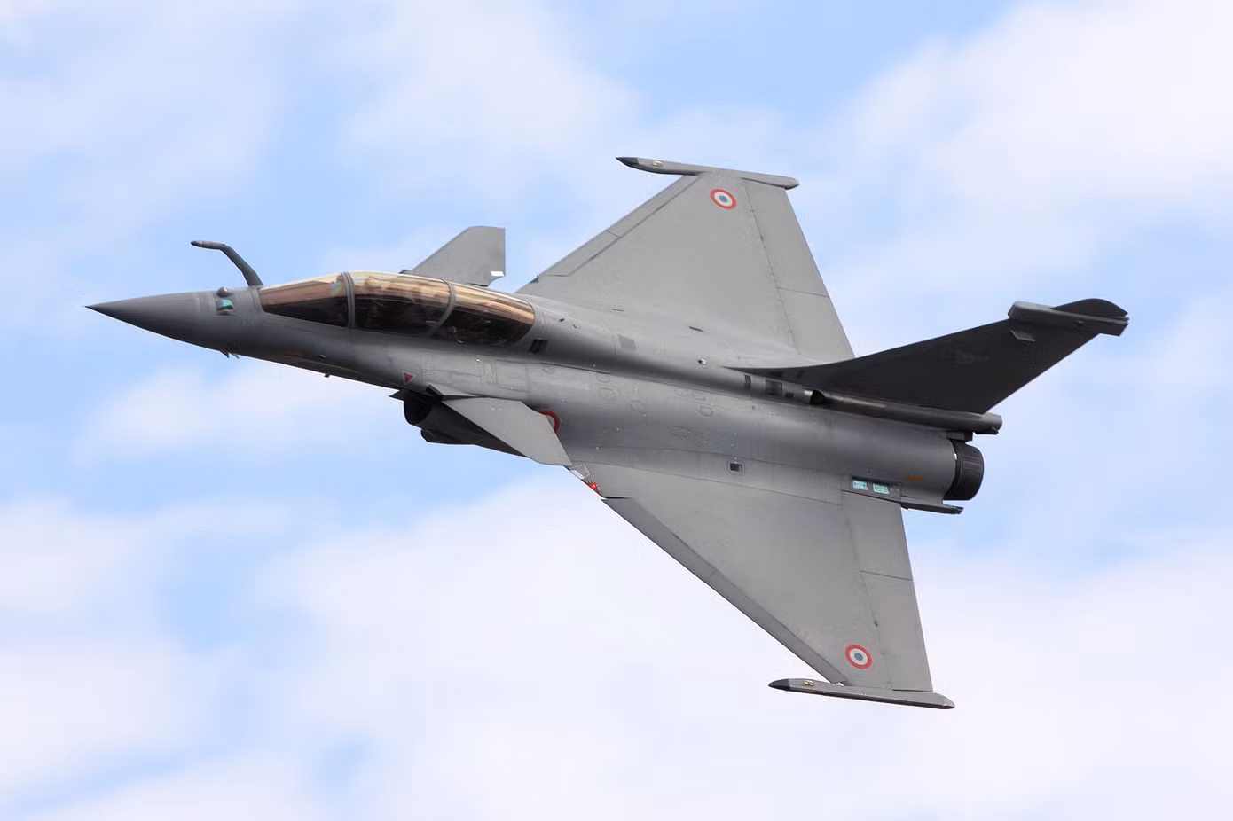 Chiến đấu cơ Trung Quốc có đấu được các tiêm kích Rafale Ấn Độ mới mua từ Pháp? ảnh 2