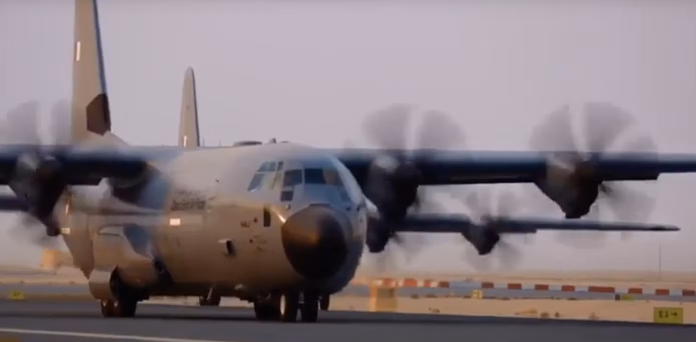 Qatar khoe sức mạnh không quân bằng cuộc diễn tập ‘voi đi bộ’ ảnh 6