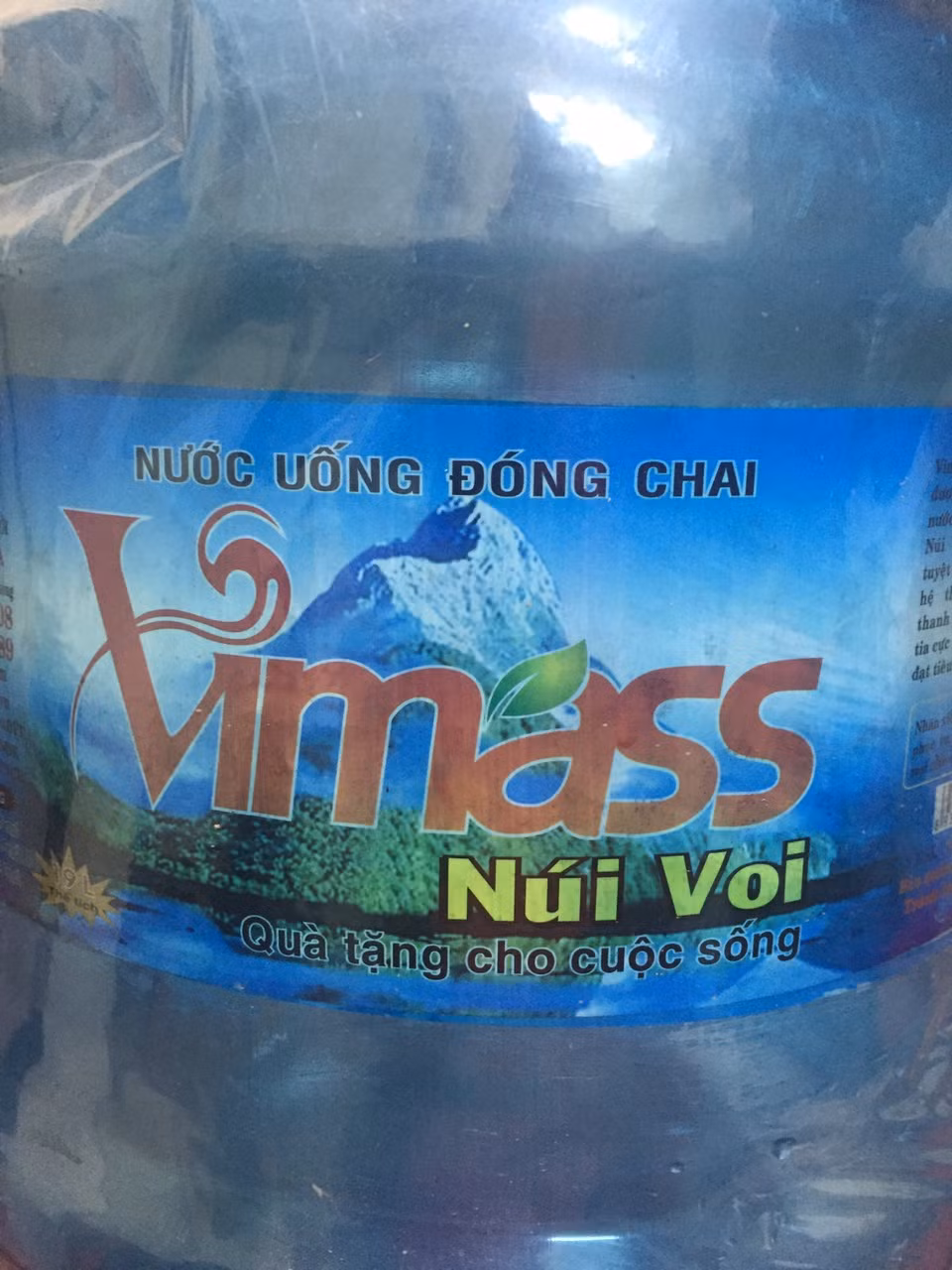 Hải Phòng thu hồi toàn bộ nước đóng chai 'hóa phép' từ mương nước thải ảnh 1