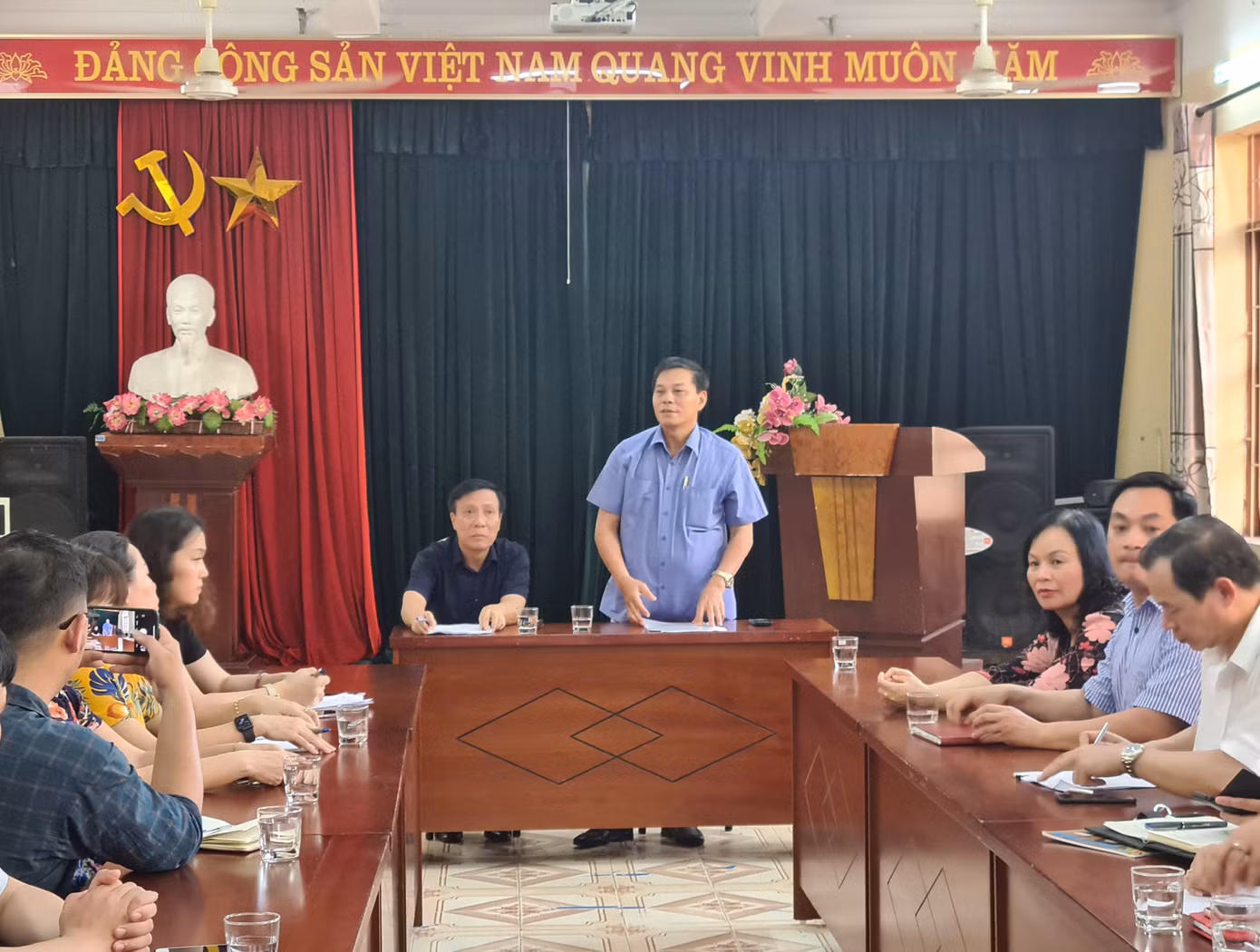 Xuất hiện clip tố vụ “học sinh Hải Phòng đứng nắng trước cổng trường” là dàn dựng ảnh 3