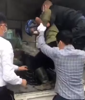 Vụ Phó Chủ tịch phường xúc phạm người bán rau: Bí thư, Chủ tịch phải đi xin lỗi ảnh 2