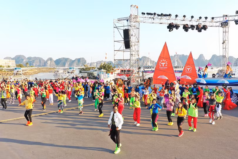 Carnaval mùa Đông: Đảo ngọc Tuần Châu bừng sáng sắc màu ảnh 1