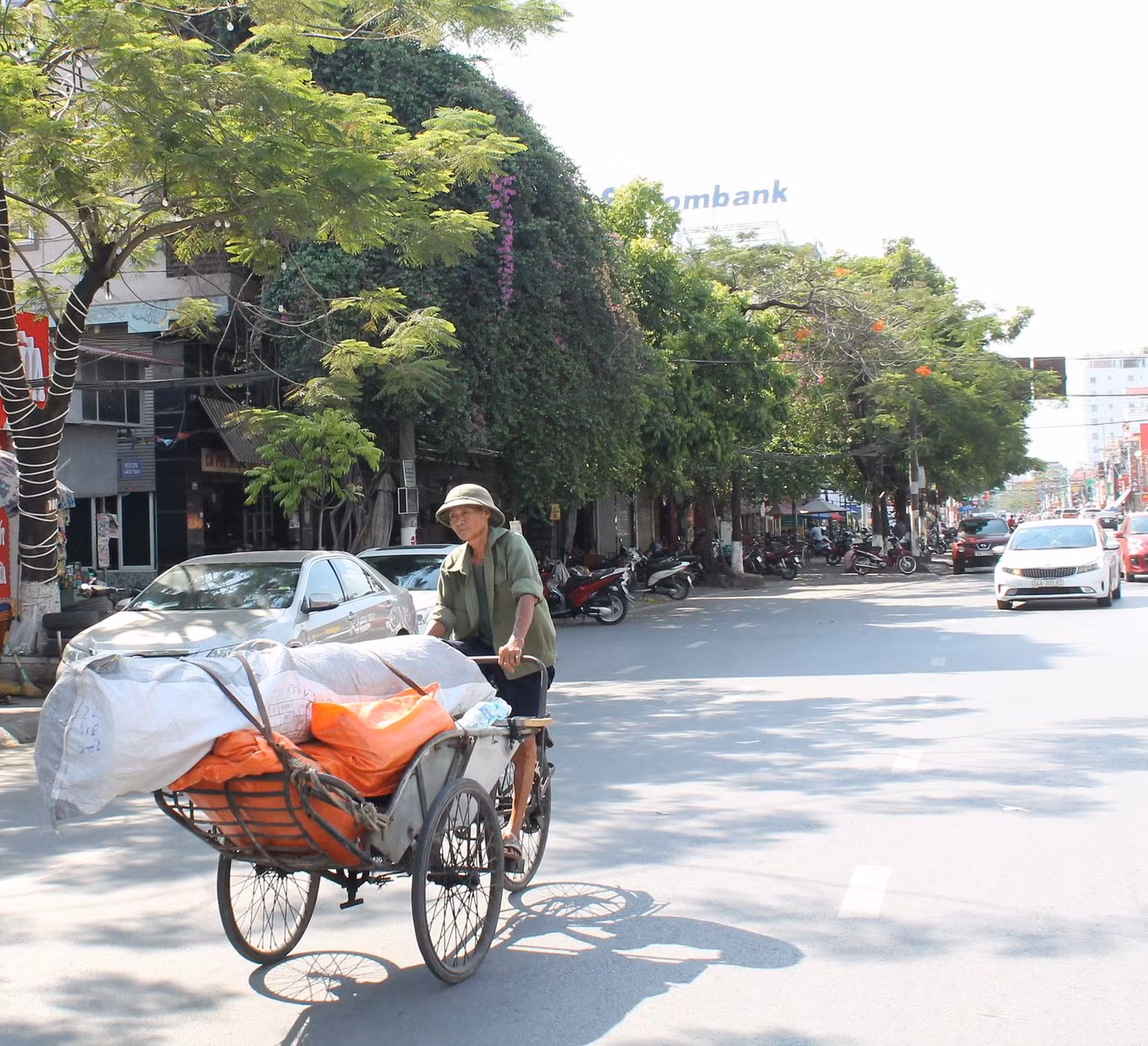 Người Hải Phòng đội nắng mưu sinh giữa trời nắng như đổ lửa ảnh 7