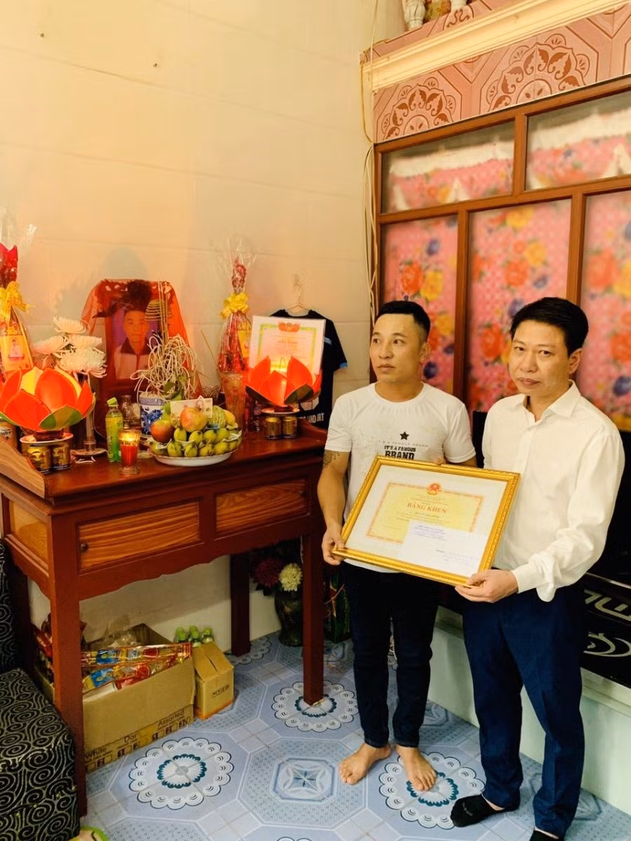 Tặng bằng khen nhóm học sinh Hải Phòng cứu bạn đuối nước ảnh 2