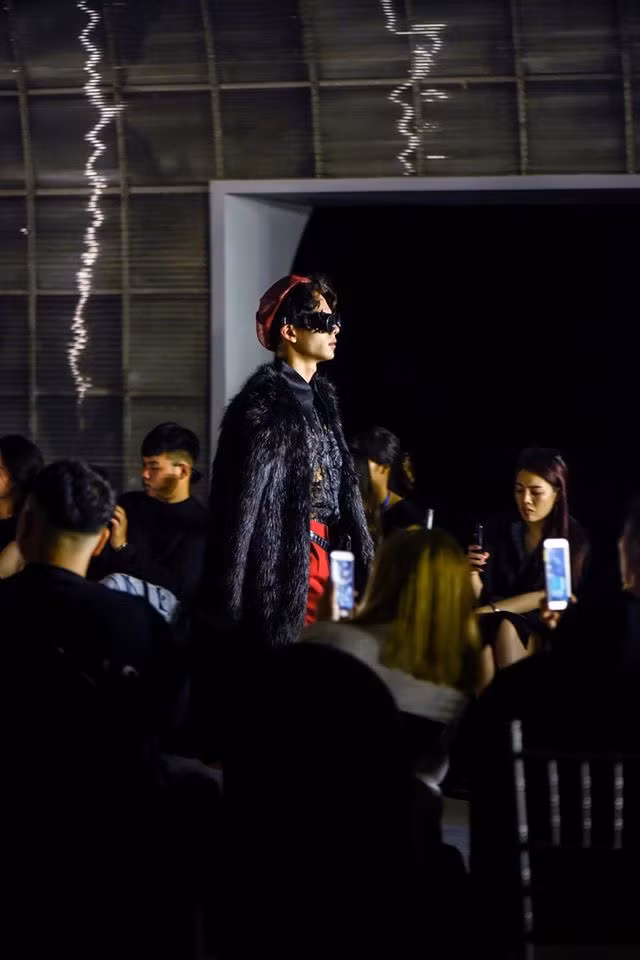 “Lò xo chỉ bật mạnh nhất nếu nó chịu được một lực ép tương đương” ảnh 10