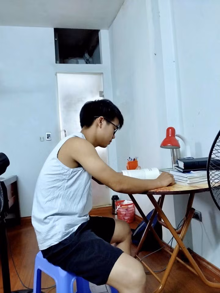 Muôn kiểu tránh nóng ngày hè dành cho sinh viên không có điều hòa ảnh 1