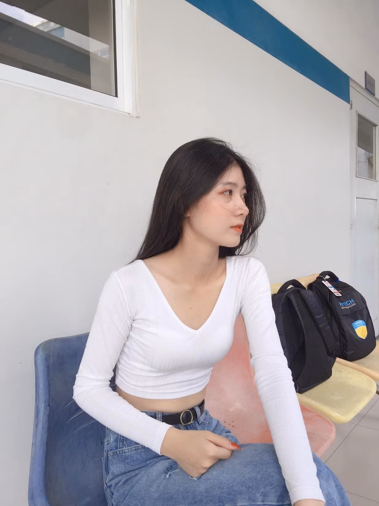Vẻ đẹp trong veo của nữ sinh Hutech trong bộ đồng phục trường ảnh 7