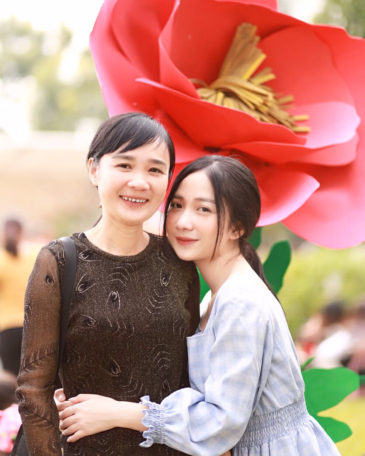 Nữ sinh báo chí đam mê ca hát, trưởng thành từ những khó khăn ảnh 2