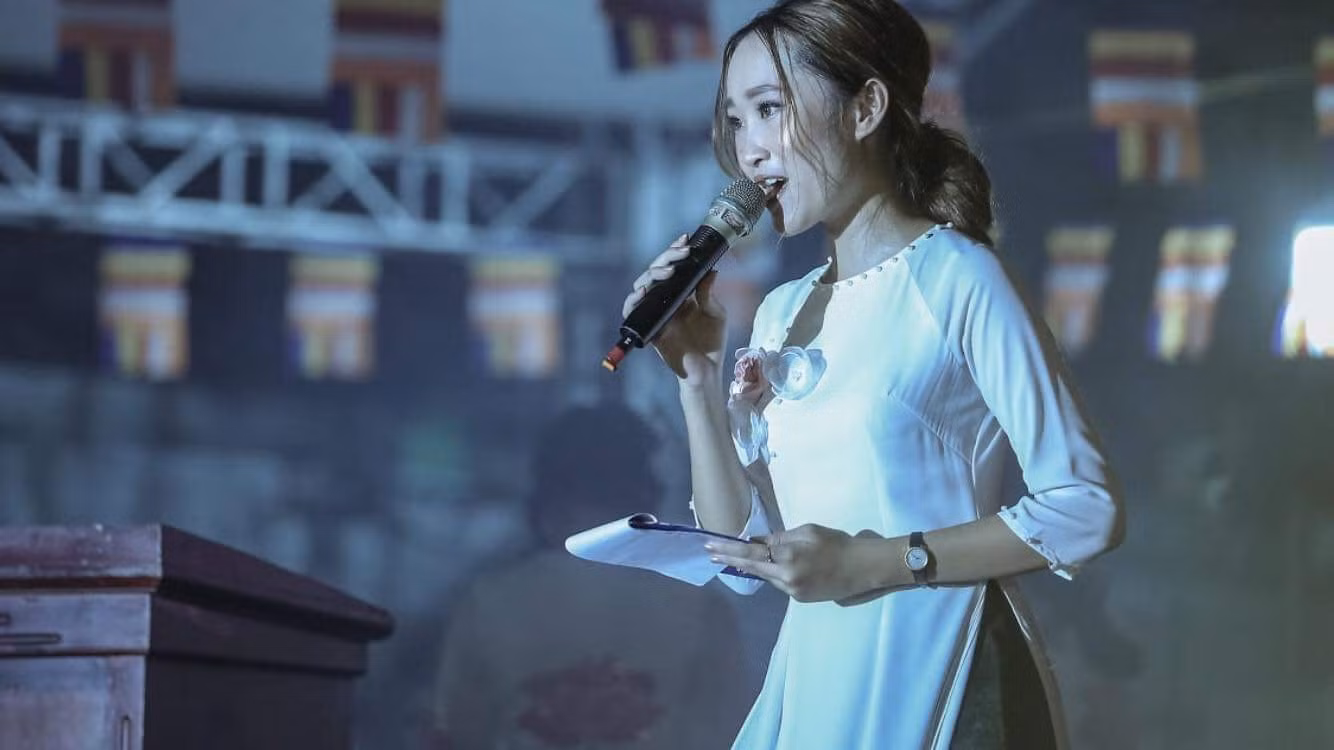 Nữ MC trường Báo: Sống để yêu thương ảnh 6