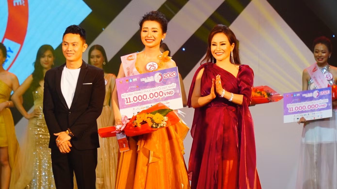 Hoa khôi Đại học Huế 2020: Gọi tên nữ sinh trường Đại học Ngoại ngữ ảnh 14