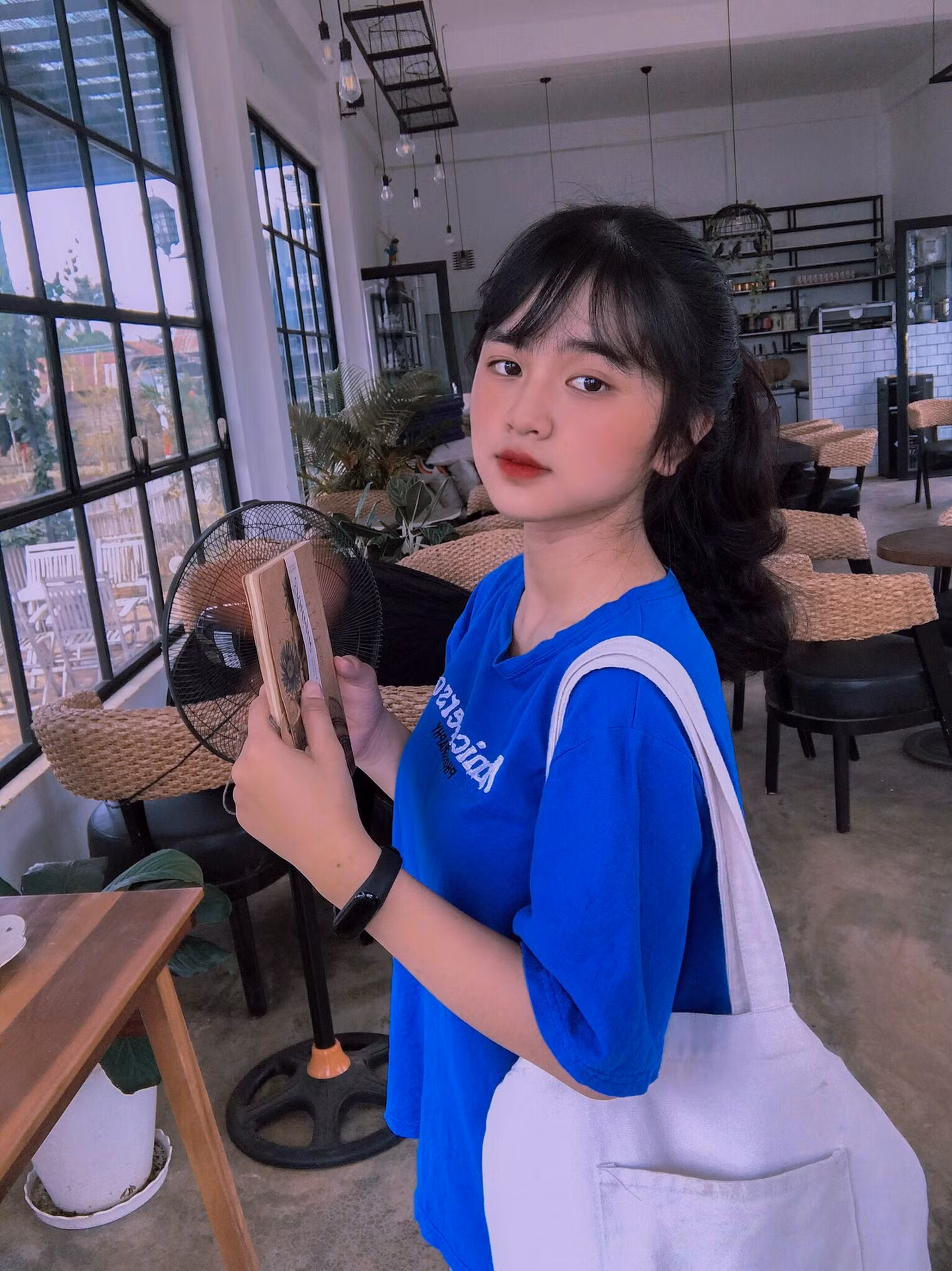 Nữ sinh Tây Nguyên xinh đẹp ước mơ trở thành người bảo vệ công lý ảnh 9