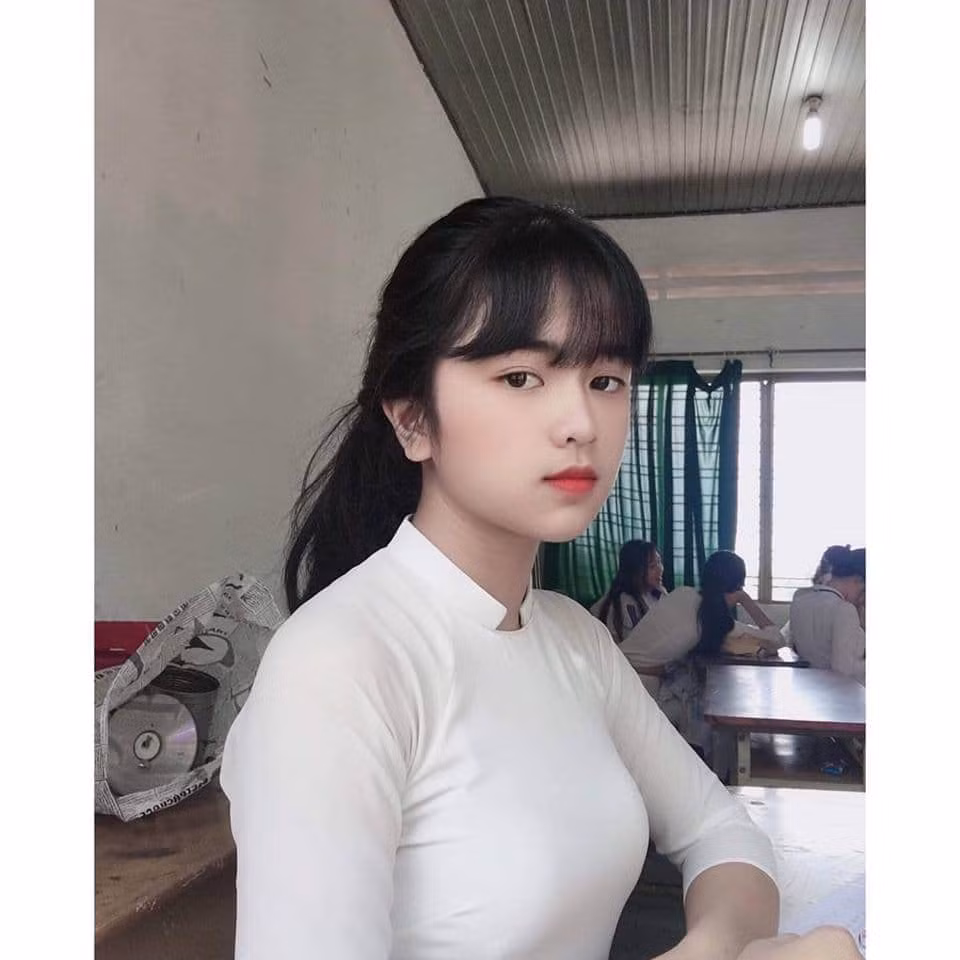 Nữ sinh Tây Nguyên xinh đẹp ước mơ trở thành người bảo vệ công lý ảnh 7