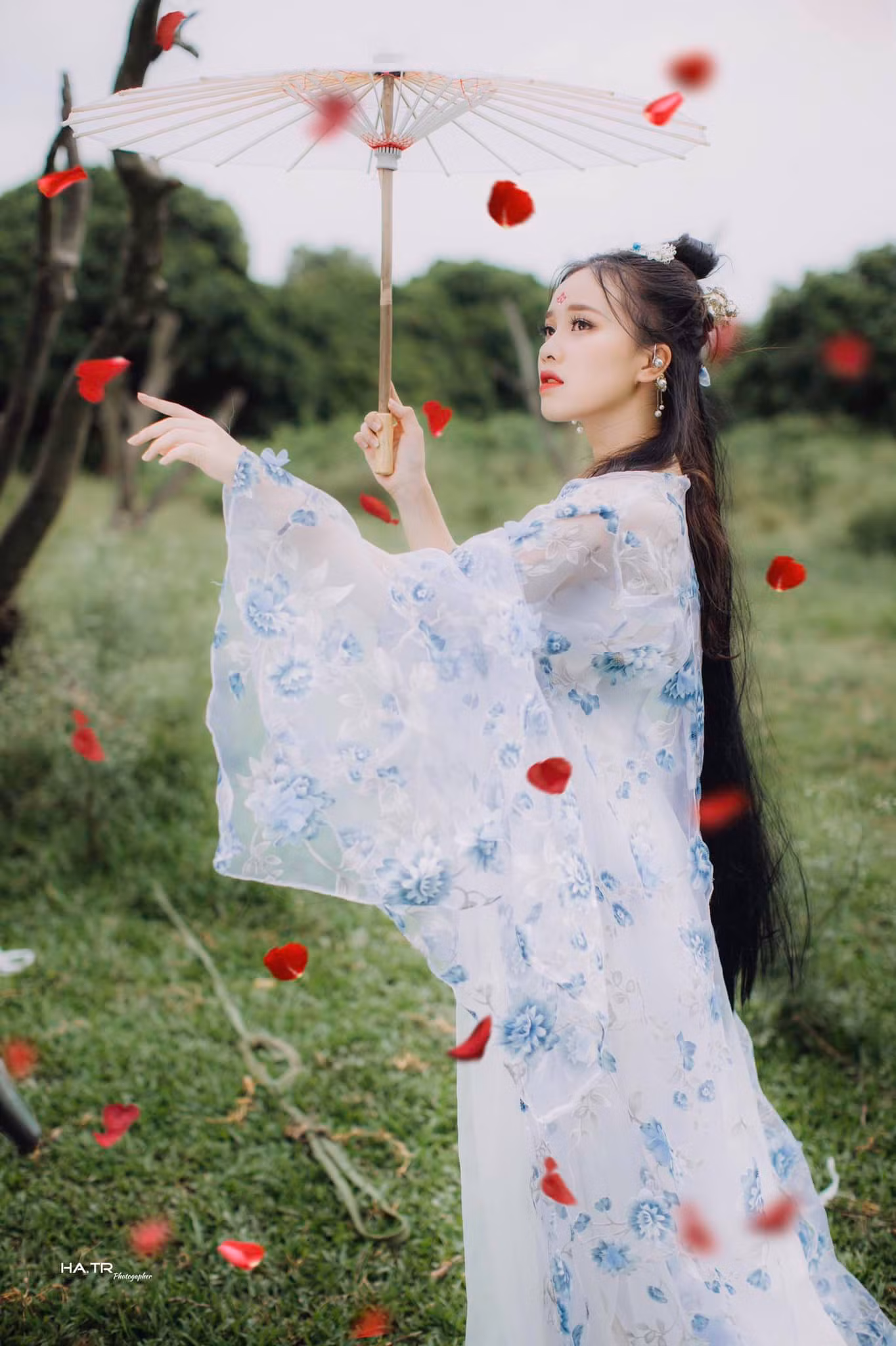 Hot Tiktoker Ngoại thương đa tài mê tình nguyện: Cháy bỏng ước mơ làm tiếp viên hàng không ảnh 9