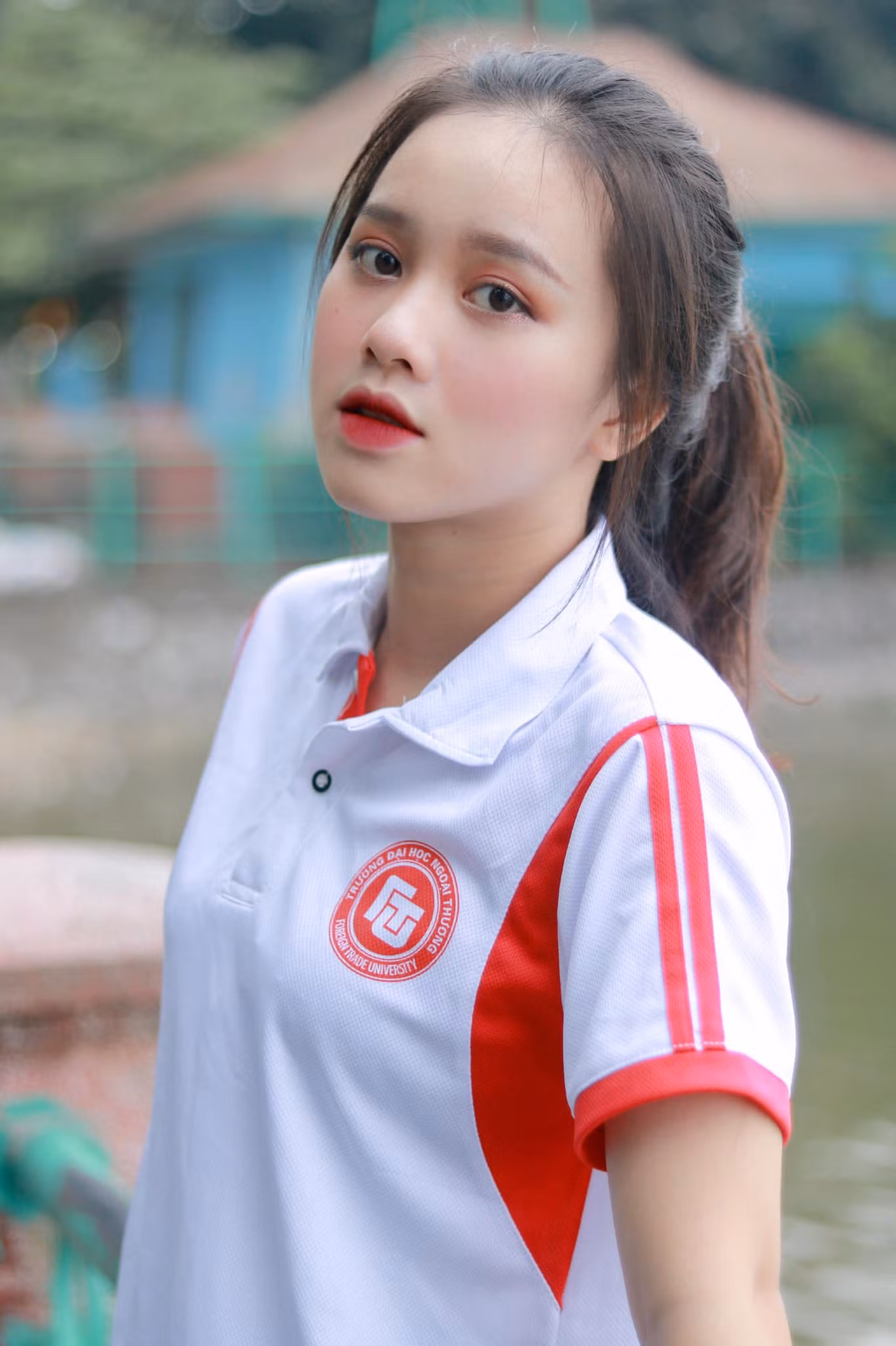 Hot Tiktoker Ngoại thương đa tài mê tình nguyện: Cháy bỏng ước mơ làm tiếp viên hàng không ảnh 2