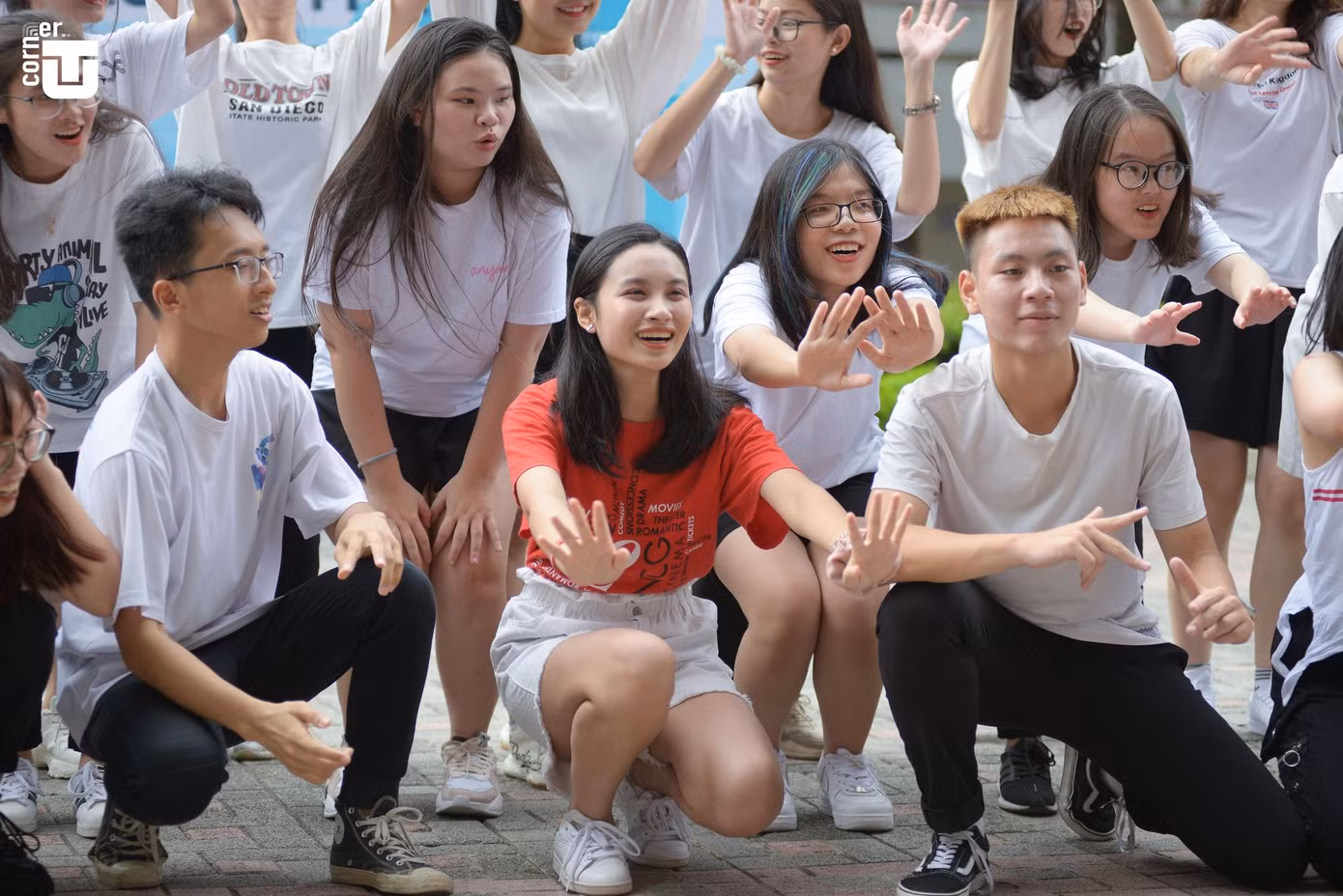 Thầy cô trường Đại học Ngoại thương “phá tan băng” cùng tân sinh viên ảnh 15
