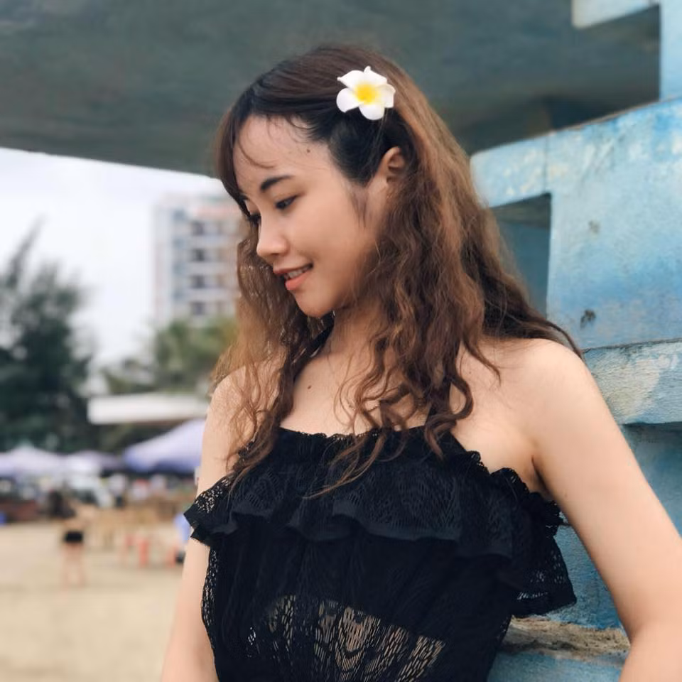 Tân cử nhân trẻ tuổi nhất trường ĐH Kinh tế Quốc dân là Đảng viên, sinh viên xuất sắc ảnh 11