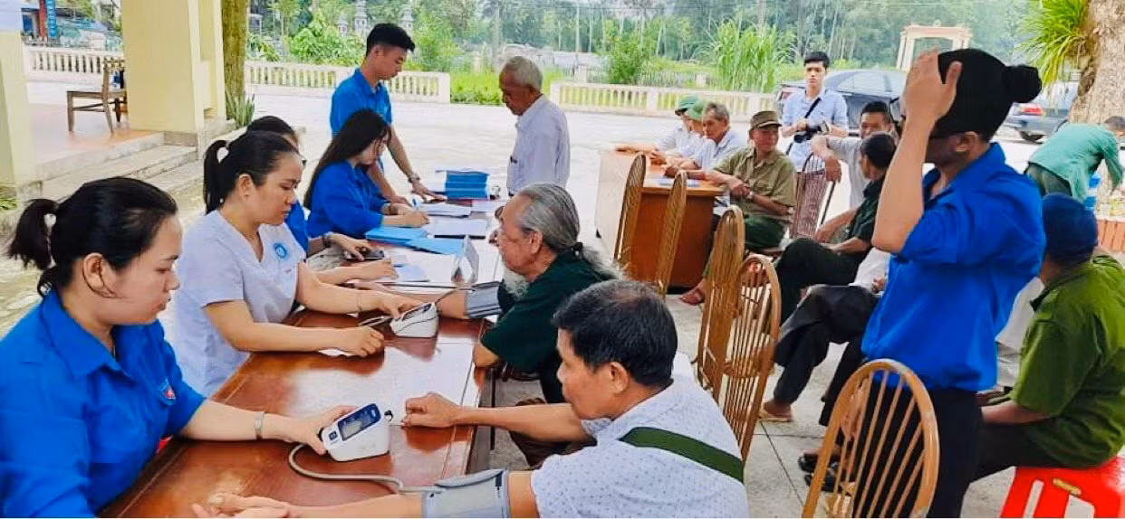Hành trình Tháng Bảy tri ân tình nguyện của tuổi trẻ trường Đại học Y Dược Thái Nguyên ảnh 9